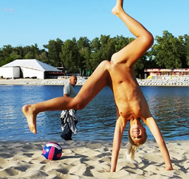 Young nudist not afraid to pose nude in public